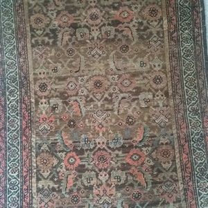 Antique hand knotted Persian rug. 3'6"X 5'
